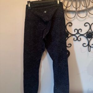 Lululemon Black and Gray Patterned Leggings